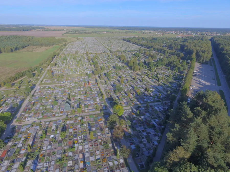 Lėbartų kapinės Klaipėdos rajone iš paukščio skrydžio